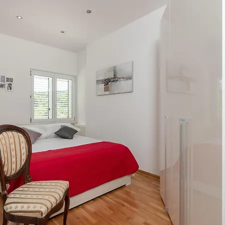 Apartment Boutique With Garden In
