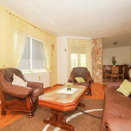Apartment Boutique With Garden In Trogir
