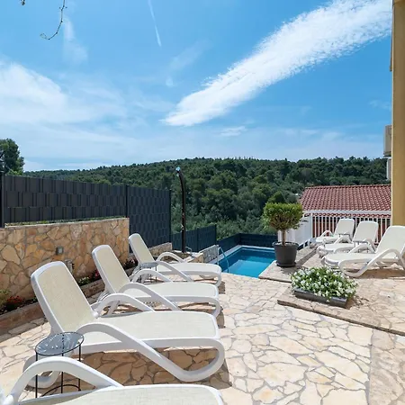 Boutique With Garden In Apartment Trogir