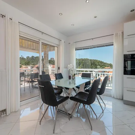 Apartment Boutique With Garden In Trogir