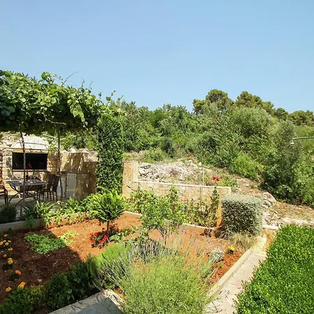 Boutique With Garden In Trogir