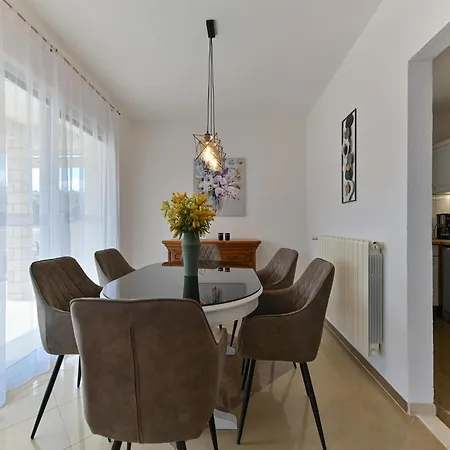 Boutique With Garden In