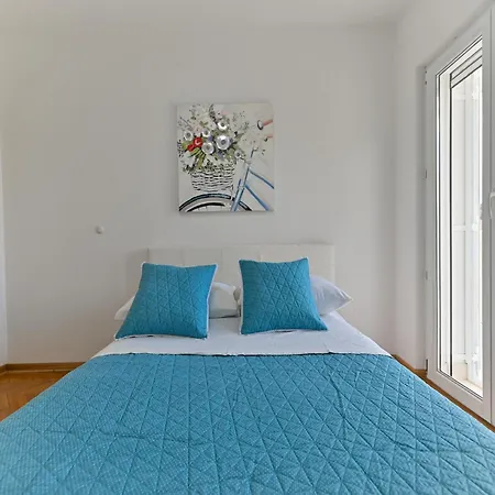 Boutique With Garden In Apartment Trogir