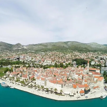 Apartment Boutique With Garden In Trogir